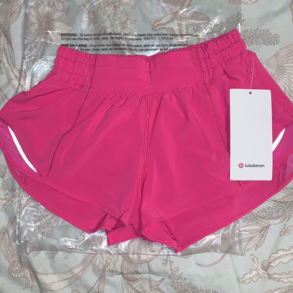 Lululemon Hotty Hot short 2.5” SONIC PINK NWT - Picture 5 of 6